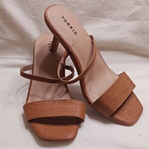 New Never Worn Without Tags Torrid Brown Woven Double Strap Kitten Heel 10 WW